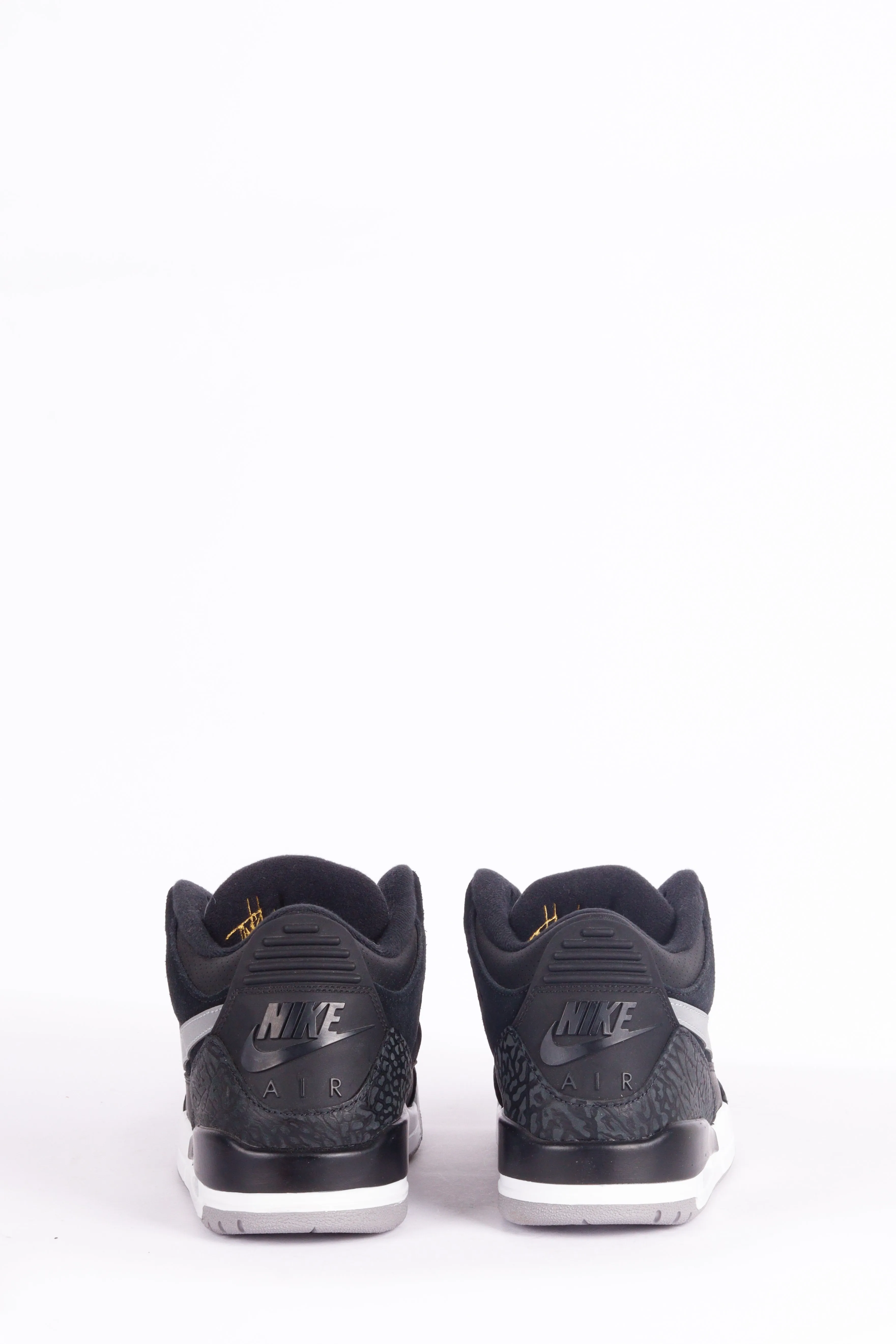 Nike Air Jordan 3 Retro 'Tinker Black Cement Gold' (2019)
