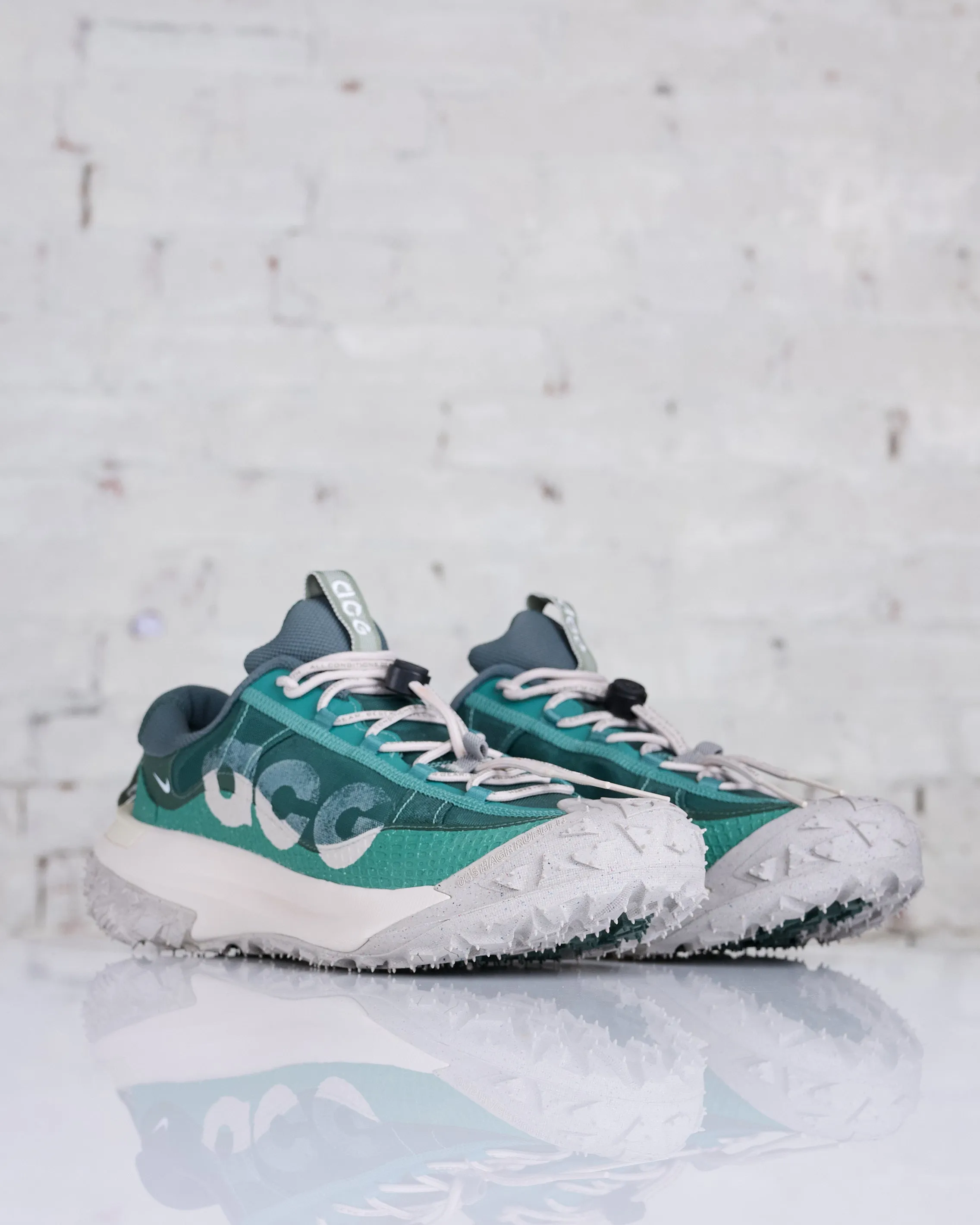 Nike Men's ACG Mountain Fly 2 Low Bicoastal/Lt Orewood Brn-Vintage Green