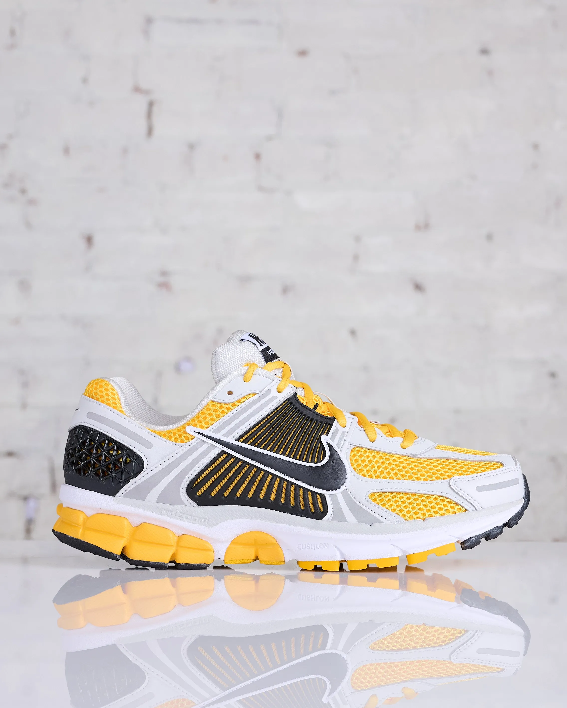 Nike Men's Zoom Vomero 5 Photon Dust/Black-University Gold