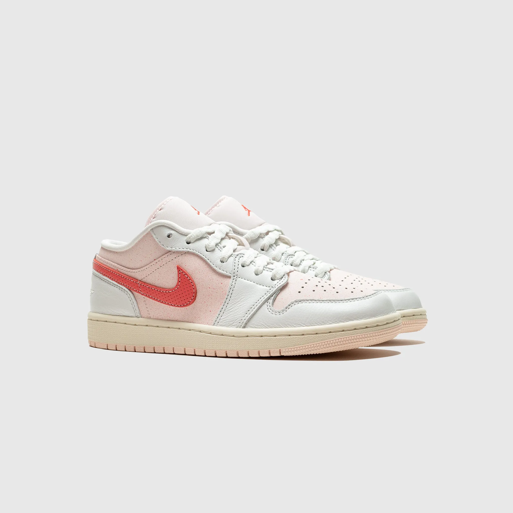 WMNS AIR JORDAN 1 LOW SE MAGIC EMBER