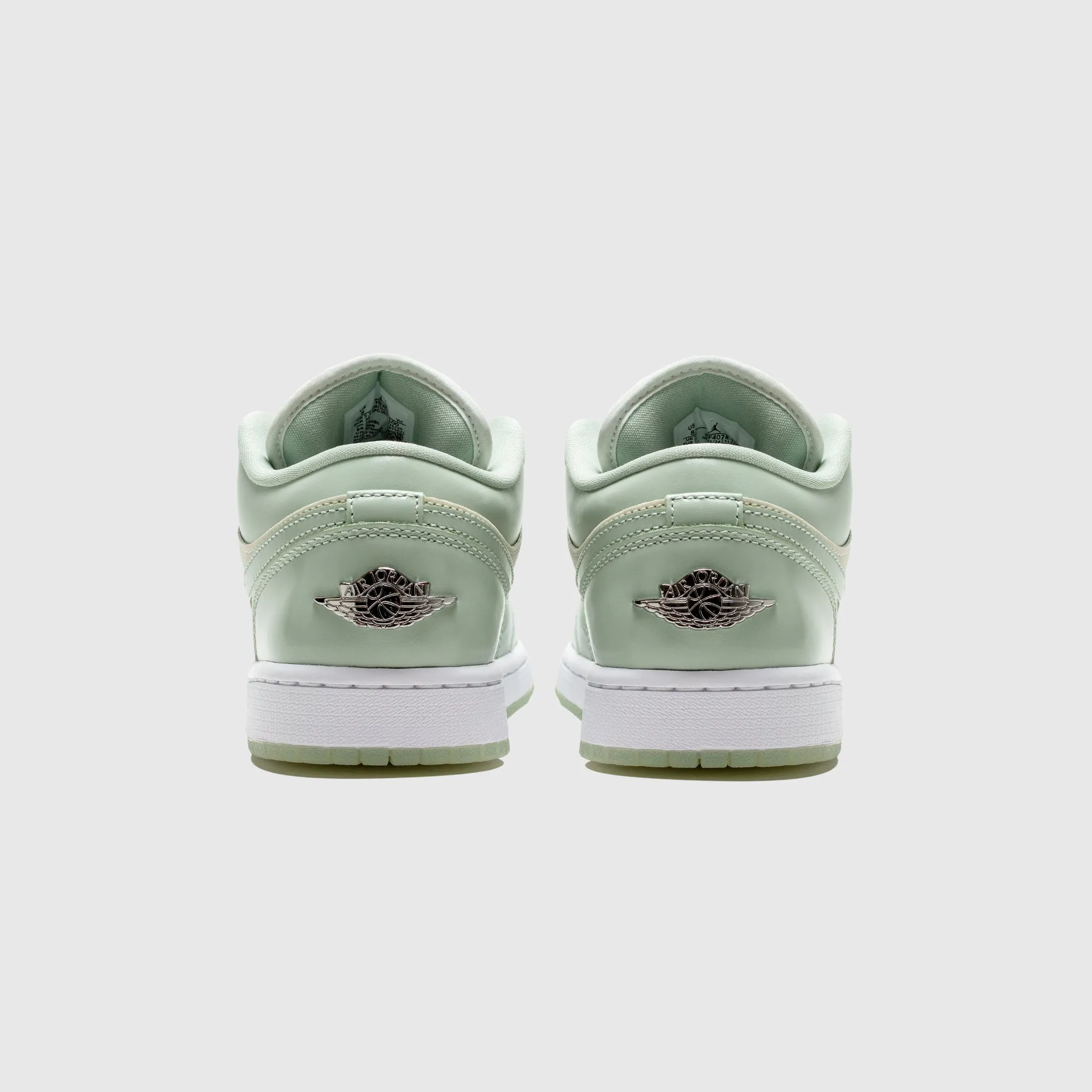 WMNS AIR JORDAN 1 LOW SE SEAFOAM