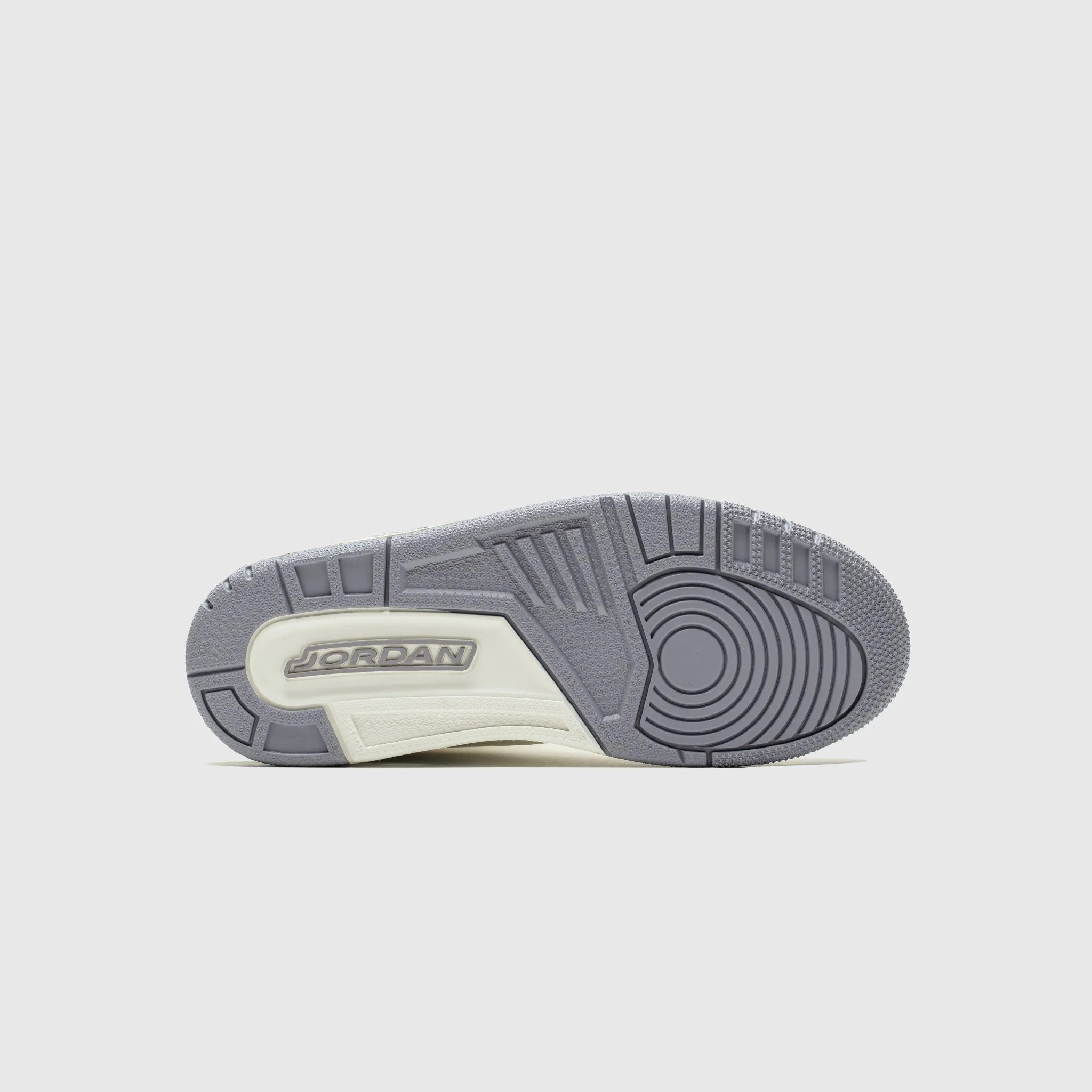 WMNS AIR JORDAN 3 RETRO CEMENT GREY & SILVER